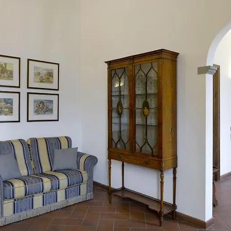 D/t Elegant & Spacious Flat 2' Walk Train Station Apartment