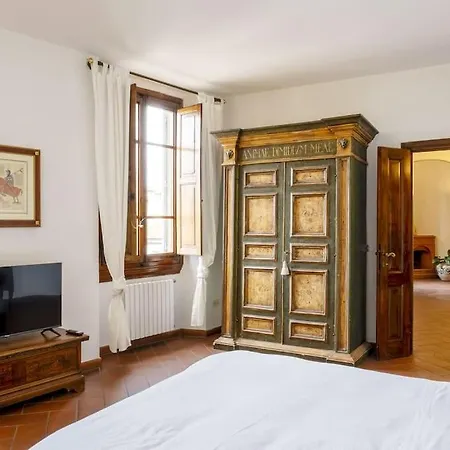 D/t Elegant & Spacious Flat 2' Walk Train Station