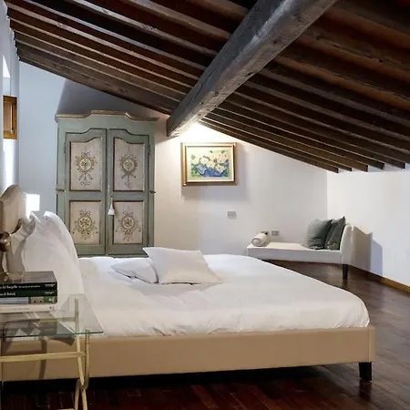 D/t Elegant & Spacious Flat 2' Walk Train Station Apartment Florence