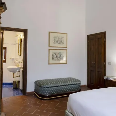 D/t Elegant & Spacious Flat 2' Walk Train Station Apartment