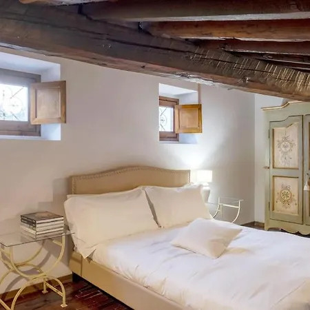 D/t Elegant & Spacious Flat 2' Walk Train Station *