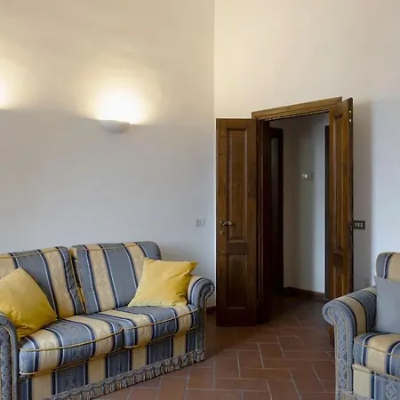 D/t Elegant & Spacious Flat 2' Walk Train Station * Florence