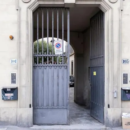 D/t Elegant & Spacious Flat 2' Walk Train Station Apartment Florence