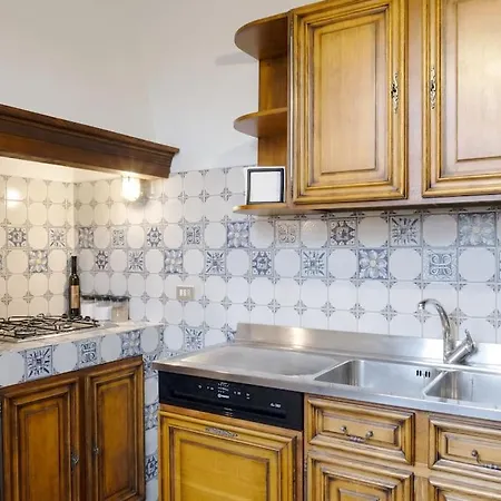 D/t Elegant & Spacious Flat 2' Walk Train Station Apartment *