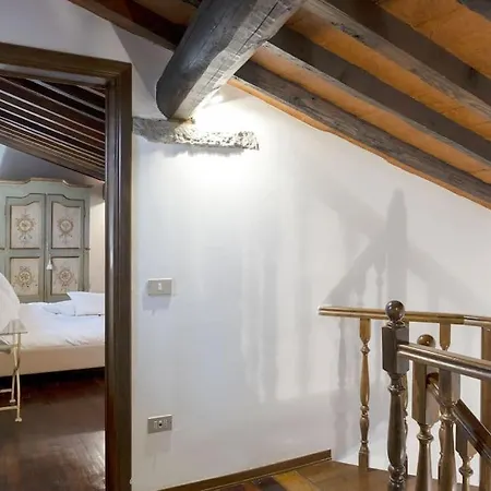 D/t Elegant & Spacious Flat 2' Walk Train Station *