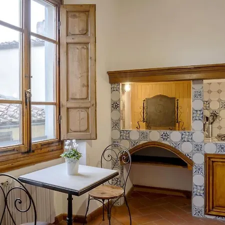 D/t Elegant & Spacious Flat 2' Walk Train Station * Florence