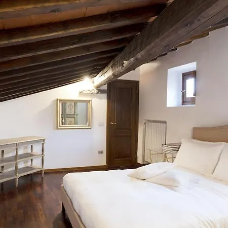 D/t Elegant & Spacious Flat 2' Walk Train Station Florence