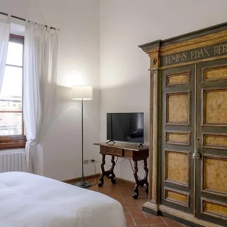 D/t Elegant & Spacious Flat 2' Walk Train Station * Florence