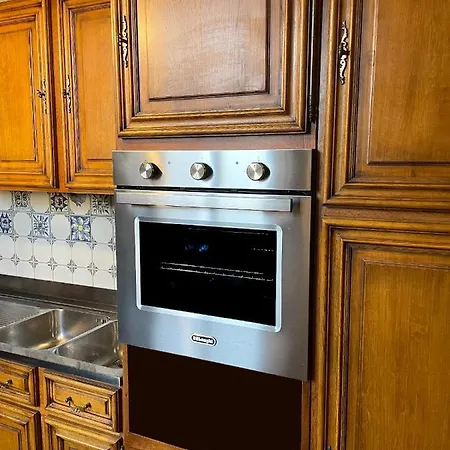 D/t Elegant & Spacious Flat 2' Walk Train Station *