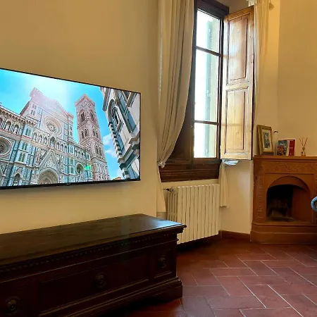 D/t Elegant & Spacious Flat 2' Walk Train Station * Florence