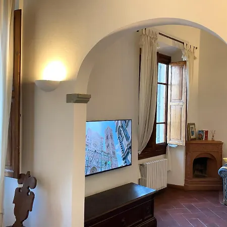 D/t Elegant & Spacious Flat 2' Walk Train Station Firenze