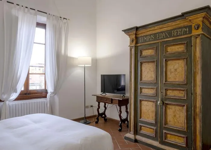 D/t Elegant & Spacious Flat 2' Walk Train Station * Florencie