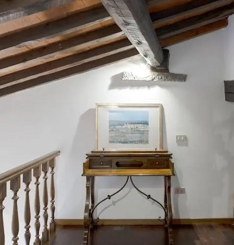 D/t Elegant & Spacious Flat 2' Walk Train Station
