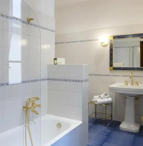 Apartmán D/t Elegant & Spacious Flat 2' Walk Train Station