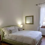 D/t Elegant & Spacious Flat 2' Walk Train Station * Florence