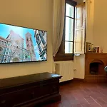D/t Elegant & Spacious Flat 2' Walk Train Station * Florence