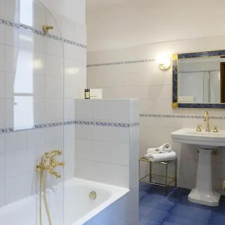 Apartamento D/t Elegant & Spacious Flat 2' Walk Train Station
