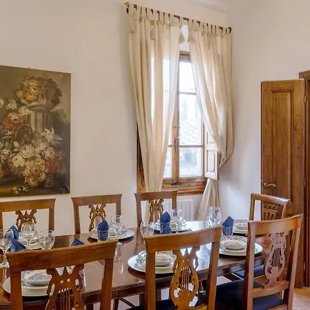 D/t Elegant & Spacious Flat 2' Walk Train Station