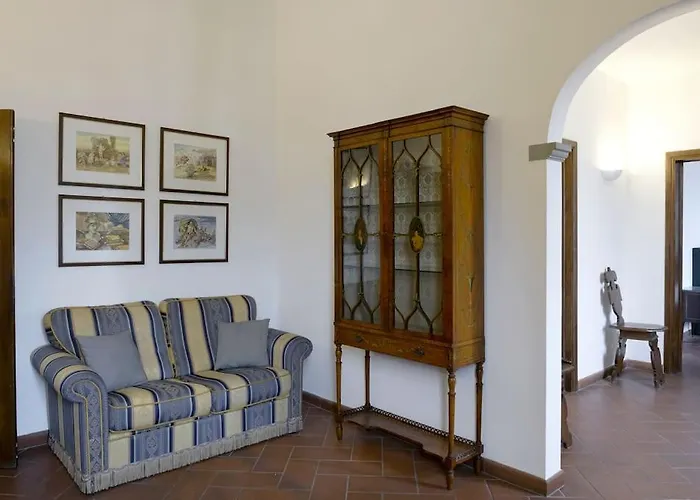 D/t Elegant & Spacious Flat 2' Walk Train Station דירה