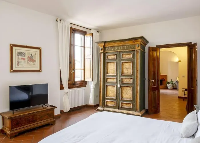 D/t Elegant & Spacious Flat 2' Walk Train Station