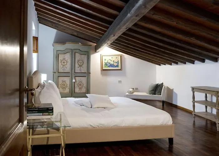 D/t Elegant & Spacious Flat 2' Walk Train Station דירה פירנצה