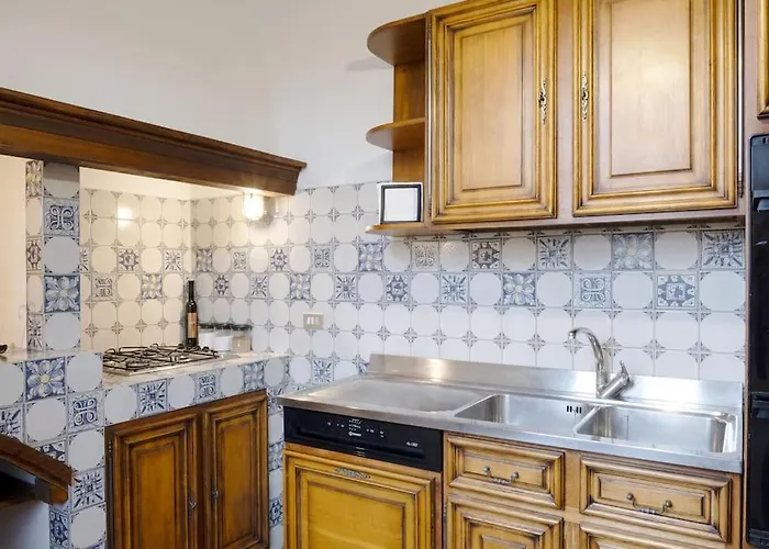 D/t Elegant & Spacious Flat 2' Walk Train Station דירה *