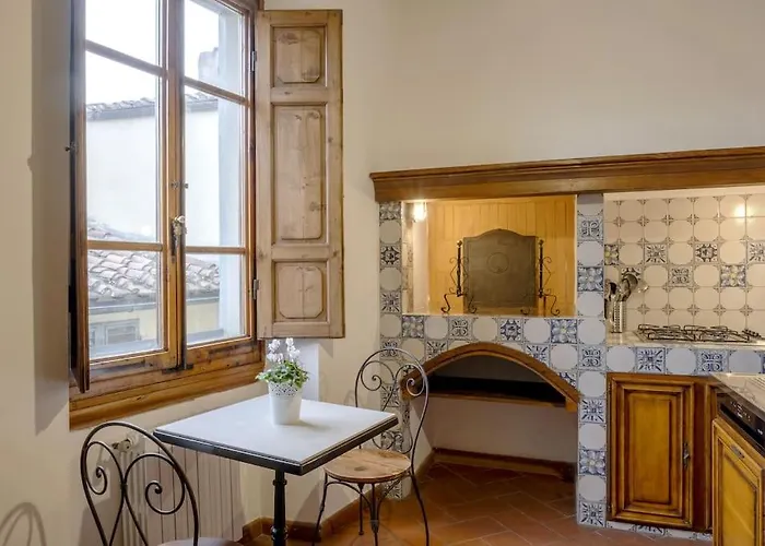 D/t Elegant & Spacious Flat 2' Walk Train Station * פירנצה