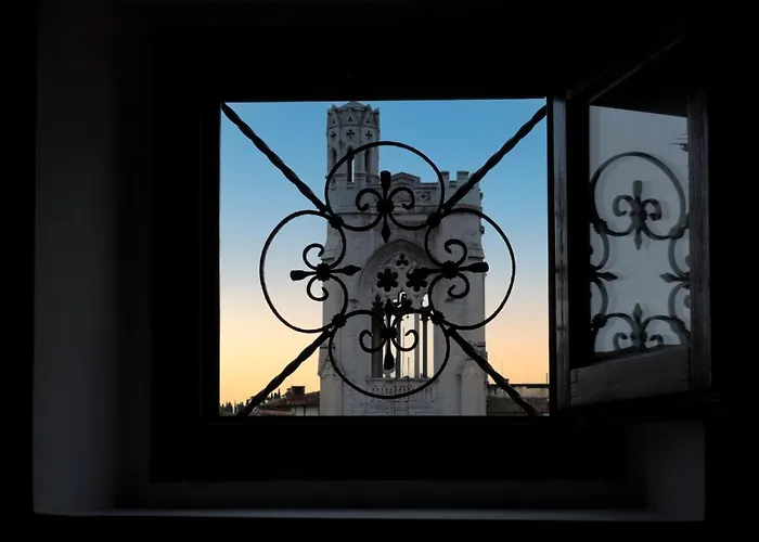 D/t Elegant & Spacious Flat 2' Walk Train Station * פירנצה