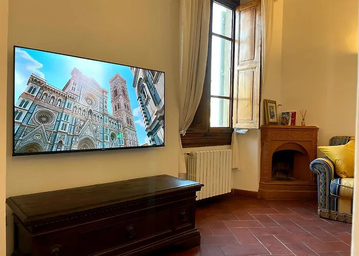 D/t Elegant & Spacious Flat 2' Walk Train Station * פירנצה